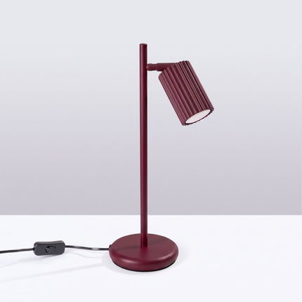 Lampe à poser Oslo bordeaux, vue en situation sur fond clair