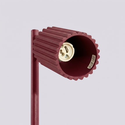 Lampe à poser Oslo bordeaux, détail des cannelures
