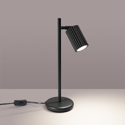 Lampe à poser Oslo noir, silhouette fine et base ronde, ambiance intérieure