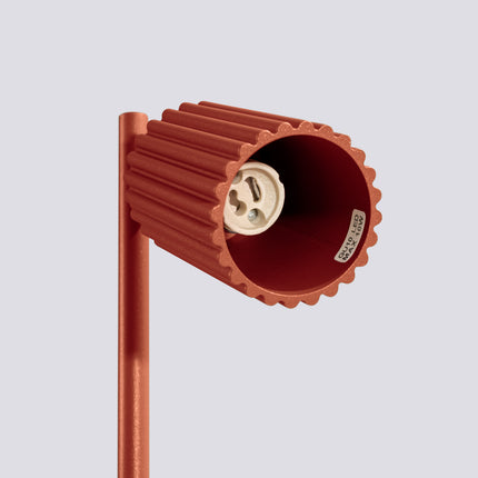 Vue intérieure de la douille GU10 de la lampe à poser Oslo rouge ocre