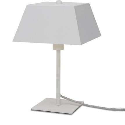 Packshot de la lampe à poser Perth carrée en fer blanc, vue de face fond blanc