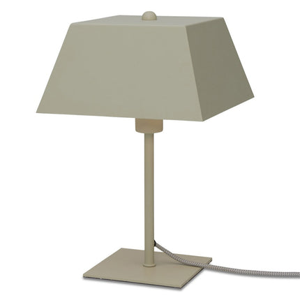 Lampe à poser Perth en fer, abat-jour trapézoïdal carré vert doux, vue packshot fond blanc