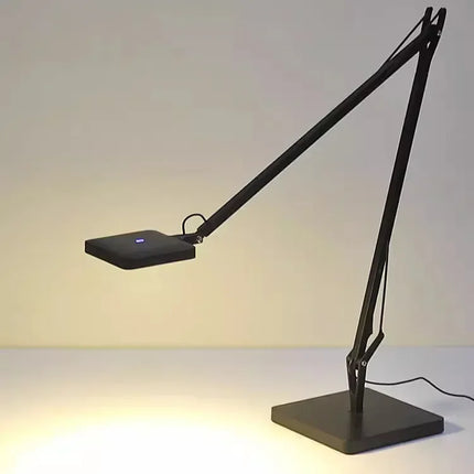 Lampe de bureau LED italienne réglable, finition noire