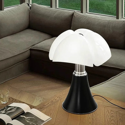 Détail de l'abat-jour en aile de la lampe chauve-souris Sovala