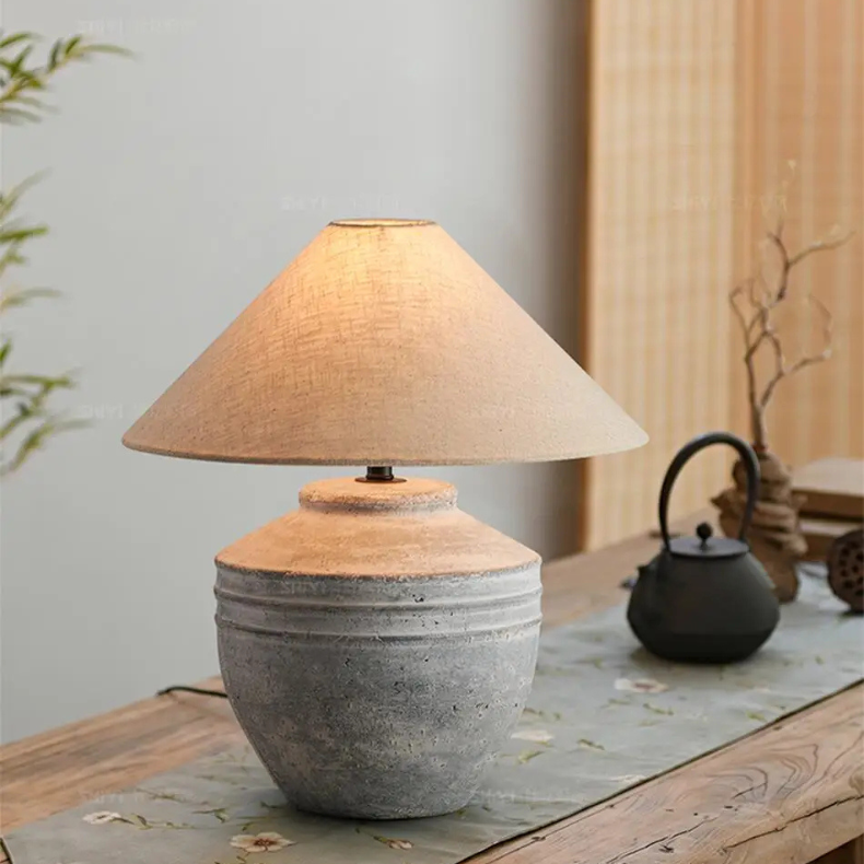 Lampe de table Wabi-Sabi en céramique pour un style naturel et authentique.