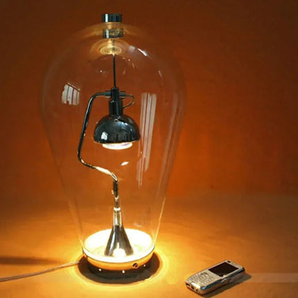 Détail de la lampe d'étude LED minimaliste magnétique à la finition soignée.