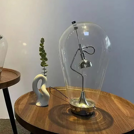 Lampe d'étude LED en verre et métal chromé pour un éclairage ciblé sur le plan de travail.