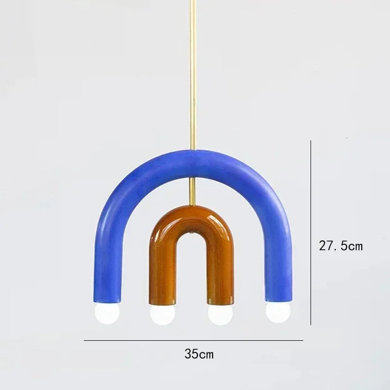 Lampe LED suspendue avec design arc-en-ciel coloré, offrant un éclairage artistique et éclatant.