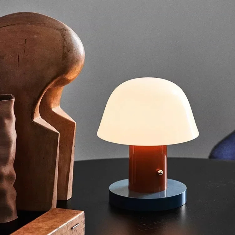 Lampe LED tactile sans fil design nordique, pratique et portable, parfaite pour une ambiance moderne.