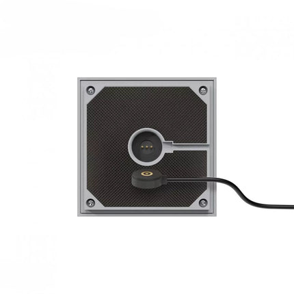 Détail de la base de la lampe Nutalis avec son port de recharge magnétique et son câble USB Easy Connect