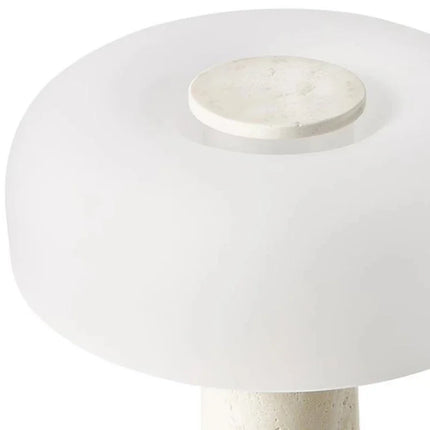 Lampe en pierre naturelle au design contemporain pour une ambiance chaleureuse au salon.