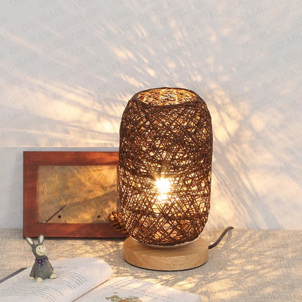 Lampe à poser en bois et rotin tressé coloris marron