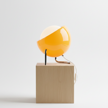 Lampe à poser circulaire orange dans une ambiance cosy