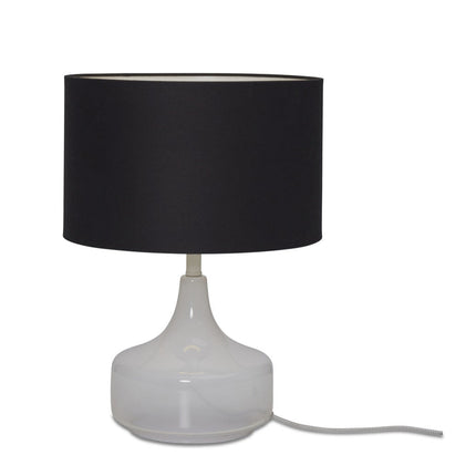 Packshot complet de la lampe à poser Reykjavik, pied en verre blanc et abat-jour noir