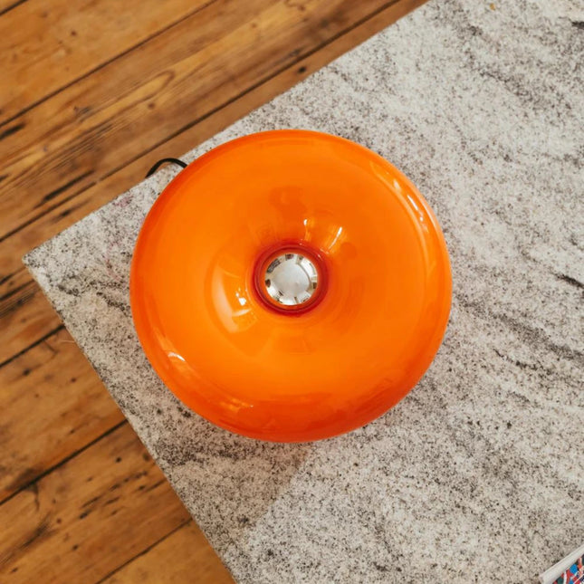 Détail de la lampe rétro donut orange en verre