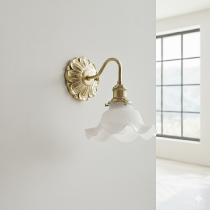 Aplique de pared con flores onduladas de cobre y vidrio