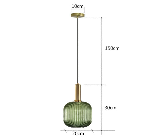 Lampe suspendue avec abat-jour en verre vert, design rétro idéal pour un éclairage doux et élégant.