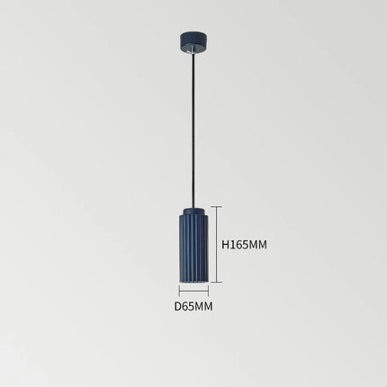 Suspension design déclinée en plusieurs coloris modernes pour une touche unique.