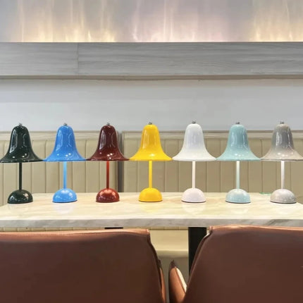 Lampe de table cloche danoise déclinée en six coloris
