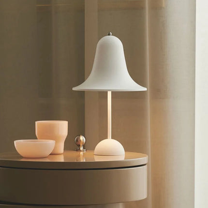 Détail de l'abat-jour en cloche de la lampe de table danoise