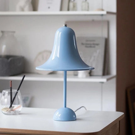 Lampe de table cloche danoise en métal au design scandinave