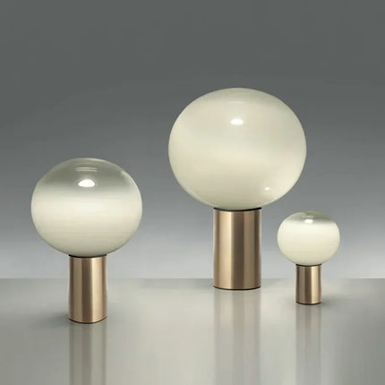 Lampe de table danoise dorée au globe en verre transparent et base en métal doré