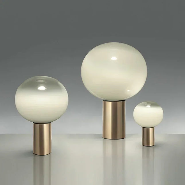 Lampe de table danoise dorée au globe en verre transparent et base en métal doré