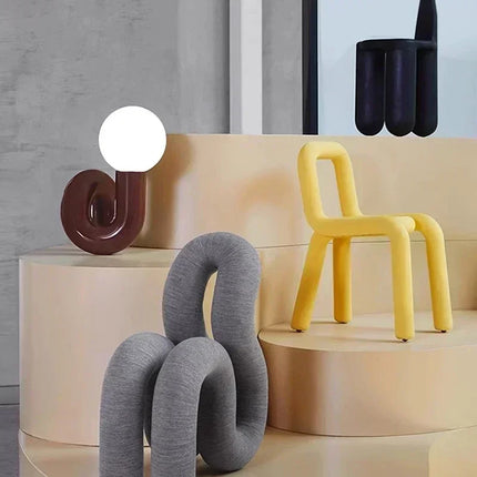 Lampe de table LED boule italienne en éclairage d'appoint dans un salon