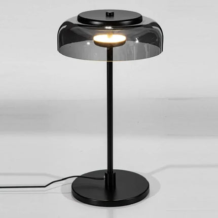 Lampe de table LED verre moderne posée sur une table de chevet