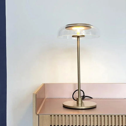 Lampe de table LED verre moderne finition noire dans un intérieur épuré