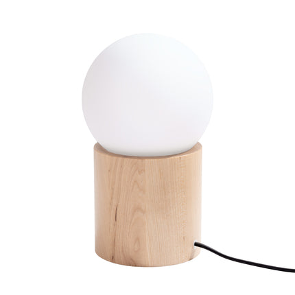 Lampe à poser Pure Bois Naturel, socle en bois clair et globe en verre opale avec son câble, sur fond blanc