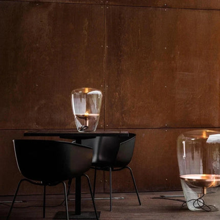 Lampe de table verre minimaliste tchèque créant une ambiance chaleureuse