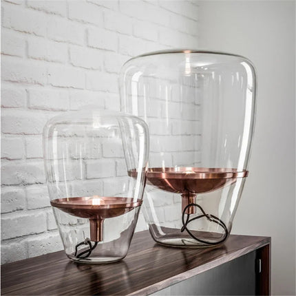 Détail du globe en verre soufflé de la lampe tchèque