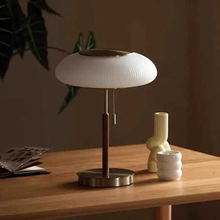 Abat-jour en verre dépoli blanc de la lampe de table vintage scandinave