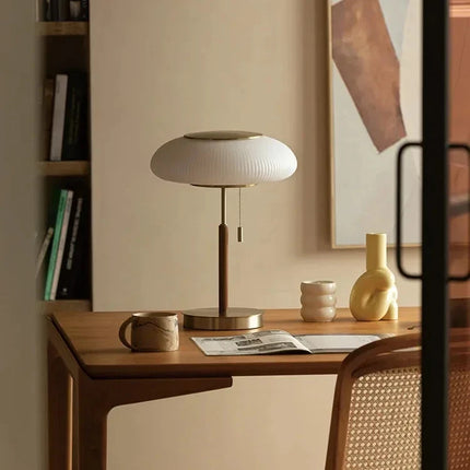 Lampe de table verre vintage scandinave vue de côté