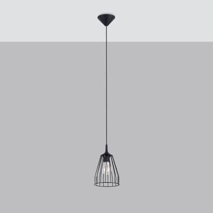 Vue de face de la suspension Leyo Métal noire suspendue par un long câble, cage filaire évasée