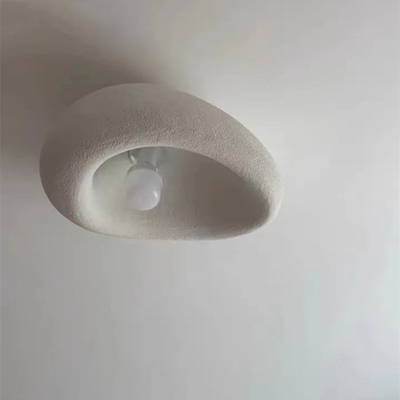 Luminaire de plafond japonais minimaliste avec LED, idéal pour un éclairage doux dans une chambre ou un bureau.