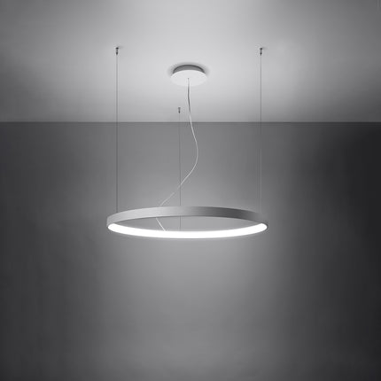 Lustre Anneau Solis 110 cm blanc allumé, halo LED neutre dans une ambiance tamisée