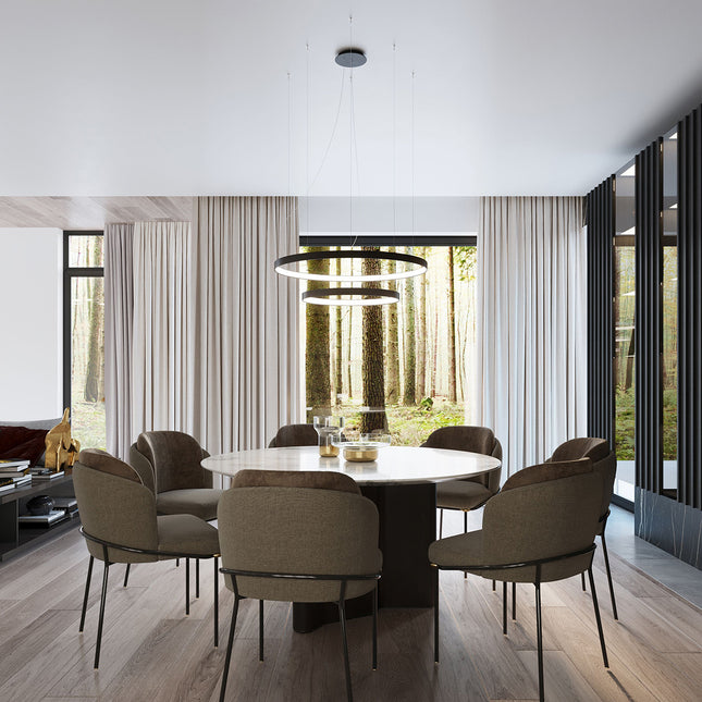 Lustre Anneau Solis 2 anneaux noir suspendu au-dessus d'une table à manger