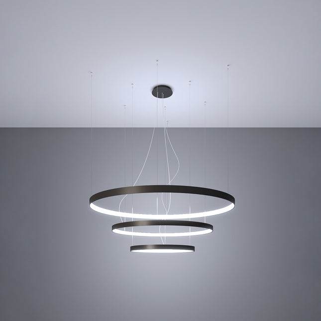 Lustre Anneau Solis 3 anneaux noirs allumé, halos concentriques