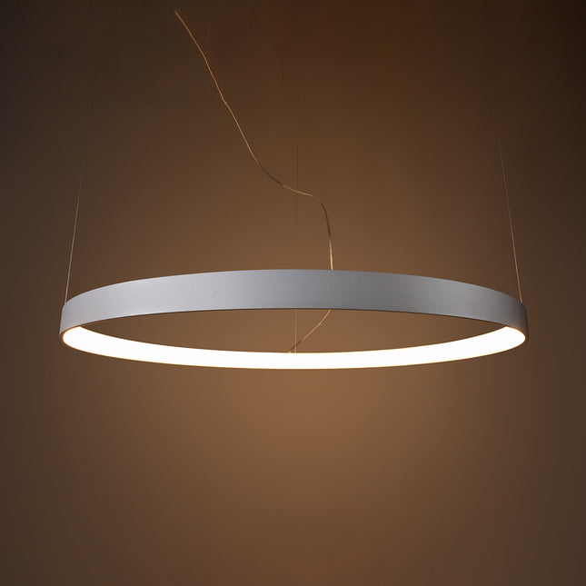 Anneau lumineux Solis 55 cm allumé, halo LED chaud dans une ambiance tamisée