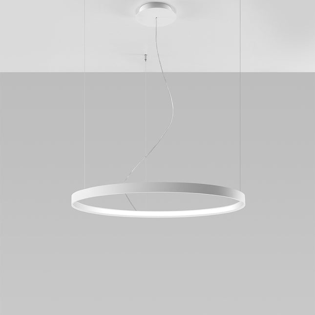 Lustre Anneau Solis 78 cm blanc allumé, halo LED circulaire suspendu à un plafond