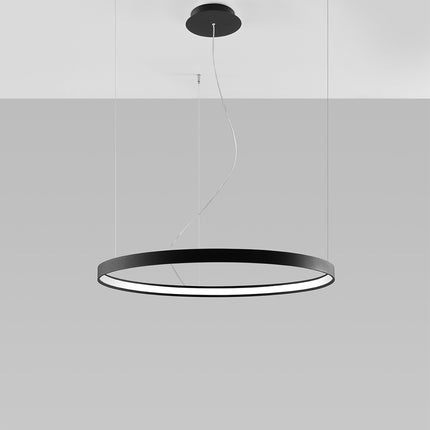 Lustre Anneau Solis 78 cm noir allumé, halo LED circulaire suspendu à un plafond