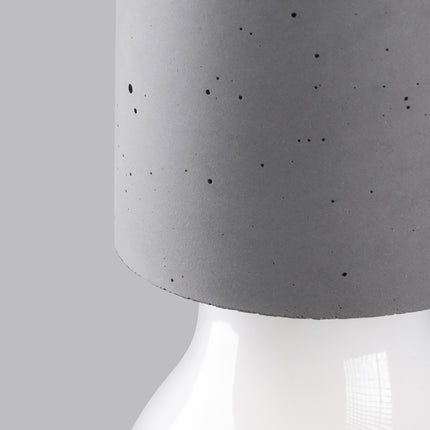 Lustre Béton Raffiné 3, variante de drapé des câbles noirs