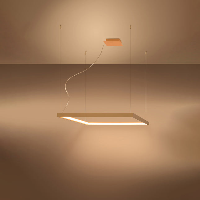 Lustre carré doré Carré Pure allumé, halo blanc chaud diffusé sur le pourtour