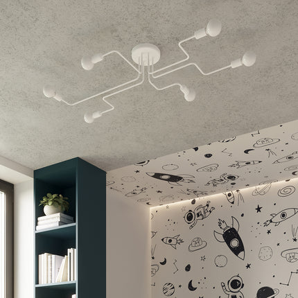Gros plan sur le lustre Design Flex 4 bras blanc au plafond d'une chambre à thème spatial