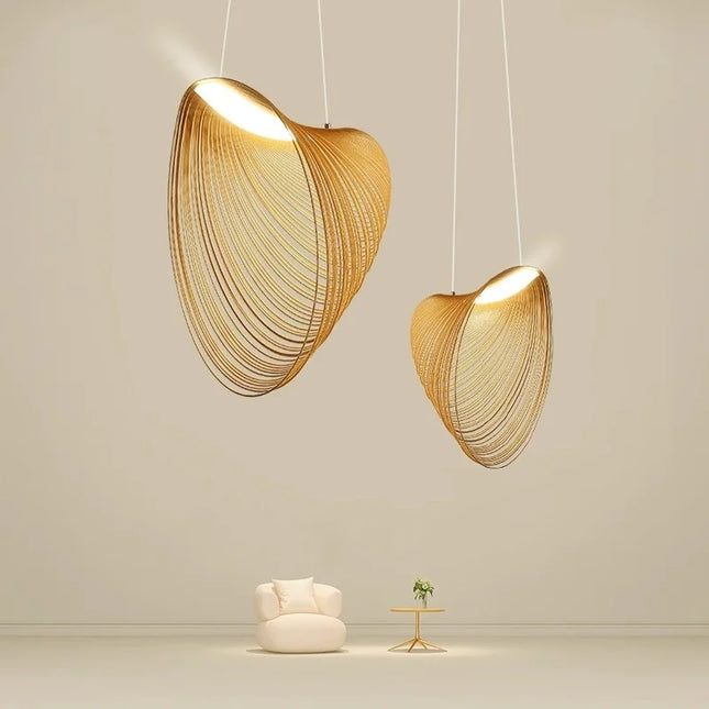Lustre en bambou au design minimaliste, tissé à la main pour un style épuré et une ambiance chaleureuse.