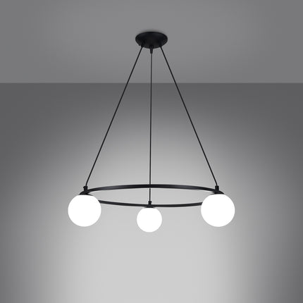 Lustre Globe Solis 3 suspendu, câbles noirs et anneau acier avec trois globes opalins