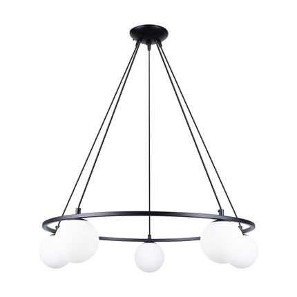 Lustre Globe Solis 5 sur fond blanc, anneau acier noir et globes en verre opalin