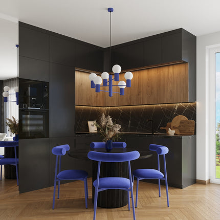 Lustre Halo 6 globes bleu outremer, au-dessus d'un plan de travail